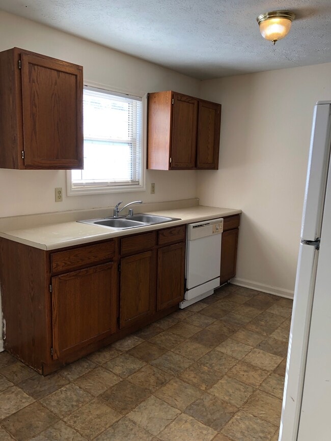 Dishwaster - 215 McDaniel Ave