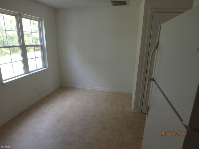 Building Photo - 2 br, 1.5 bath Townhome - 1566 Hollow Dr