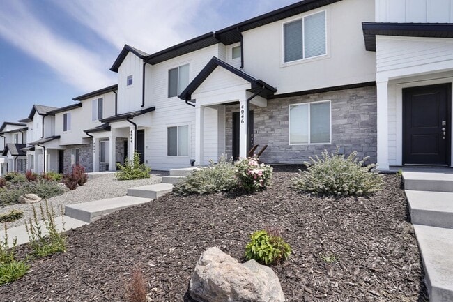 Building Photo - Little Valley Townhomes