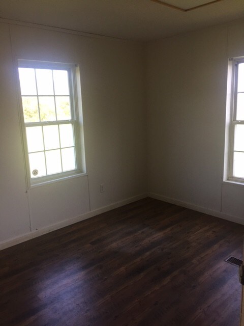 Building Photo - 106 Snooks Lane