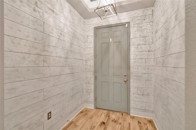 Building Photo - 6518 Park Strand Dr