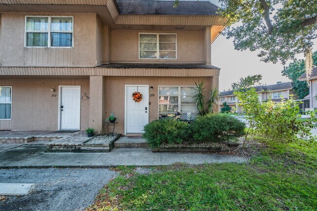 Foto del edificio - 2 Story Condo for Annual rent in Fairway Oaks
