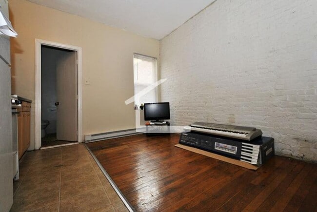 Photo - 9/1 No Fee! Charming 2BR apartment in Mission Hill!