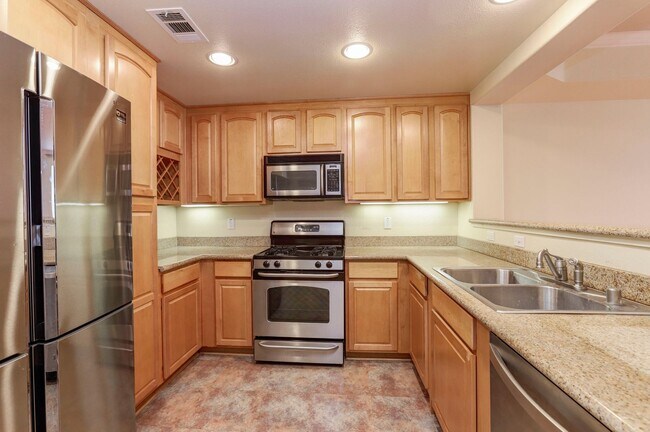 Building Photo - 1 Bed / 1 Bath South San Francisco Condo f...