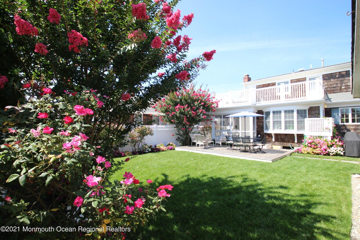 27 Goetze St, Bay Head, NJ 08742 House Rental in Bay Head, NJ