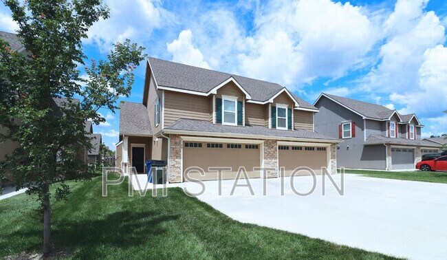 Building Photo - 3169 Charlotte Ln