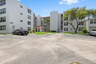 Building Photo - 9441 Evergreen Pl