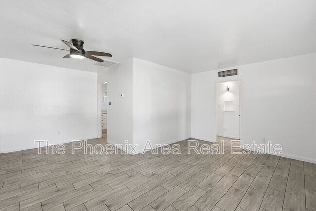 Foto del edificio - 2245 E Flower St