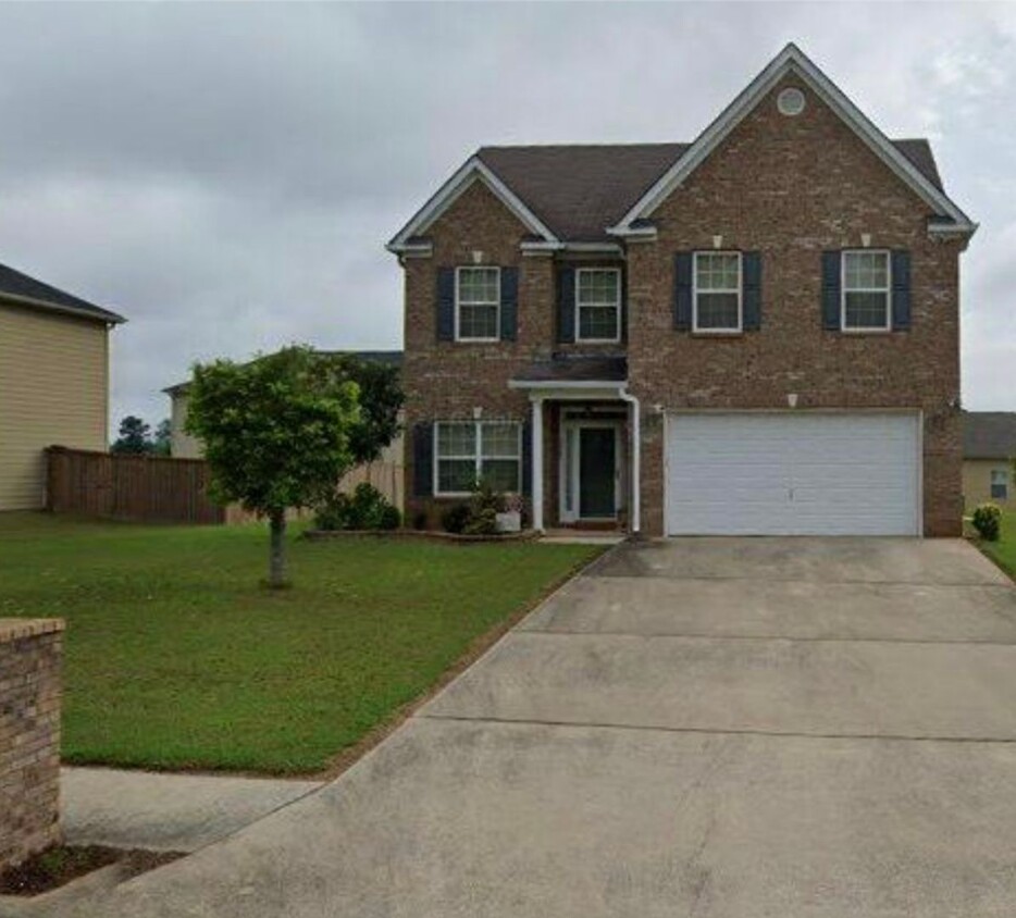 Primary Photo - 4 bedroom 2 and 1 half bath 2 story home i...