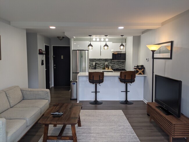 Área de estar - 2500 N Van Dorn St