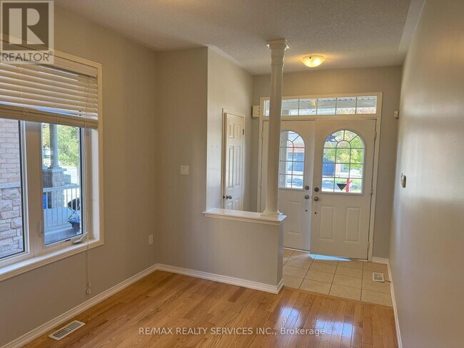 Photo du bâtiment - 12 Sussexvale Dr
