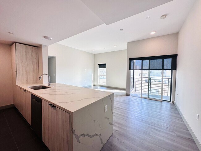 Interior Photo - Lido Apartments - 1532 Brockton Ave
