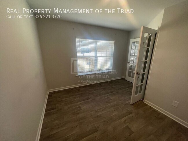 Building Photo - **$350 OFF MOVE-IN SPECIAL!!** Rare Find 4...