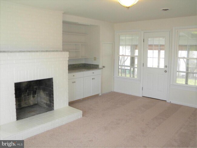 Building Photo - 110 Calvert Towne Rd