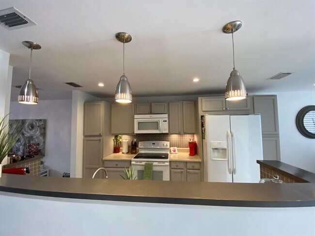 Foto del edificio - 8225 NW 8th Pl