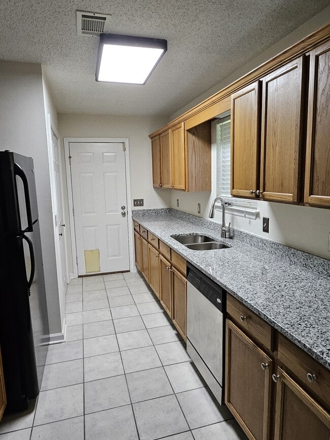 Building Photo - 1151 Hunter Trail