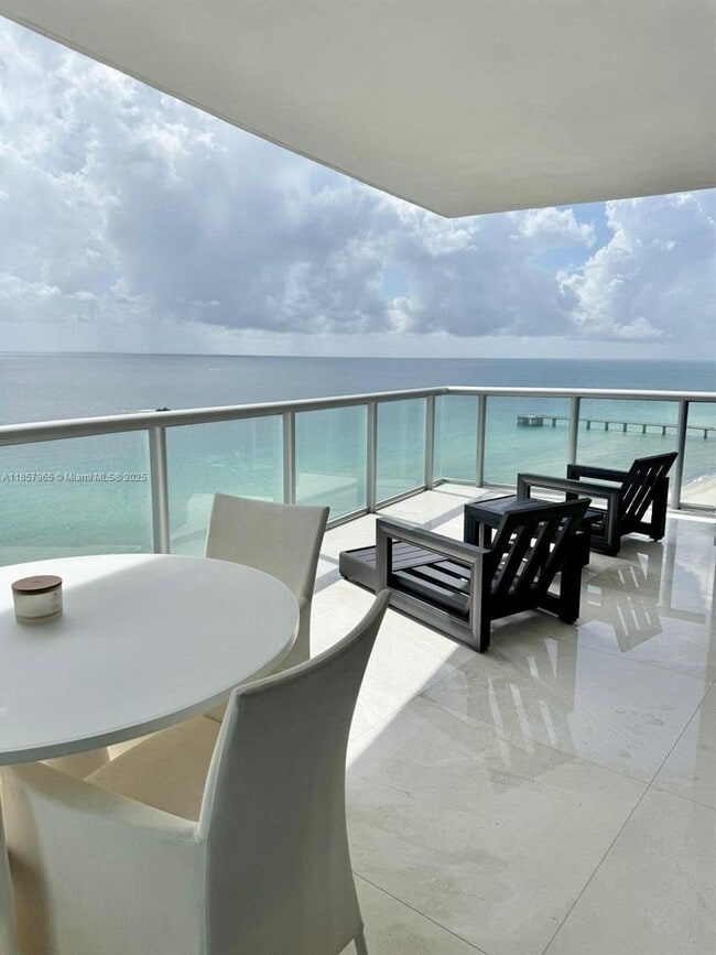 Building Photo - 17121 Collins Ave