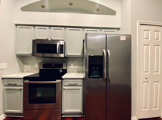 Foto del edificio - Beautiful 3 Bedroom Home in the Exclusive ...