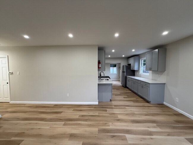 Building Photo - 150 Riggins Blvd