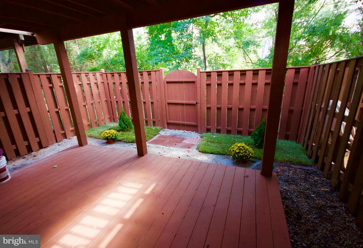 Primary Photo - 5921 Raina Dr