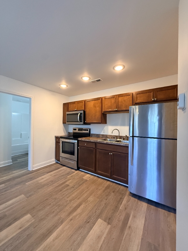 Building Photo - 1200 Hemingway Chapel Rd