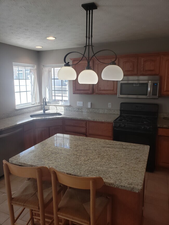 Large open kitchen with granite countertops - 500 Garden Way