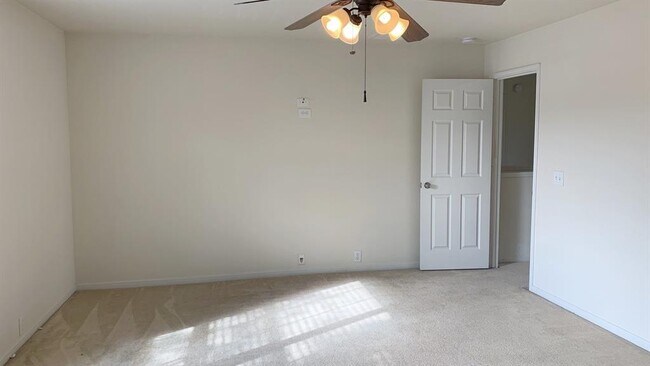 Building Photo - 17406 Hoover Gardens Dr