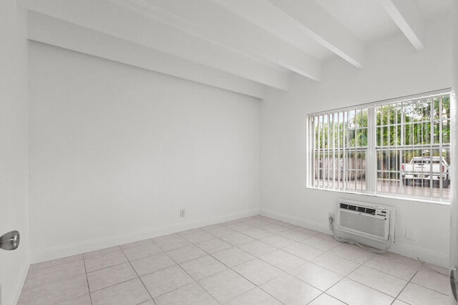 Foto del edificio - 330 NW 20th St