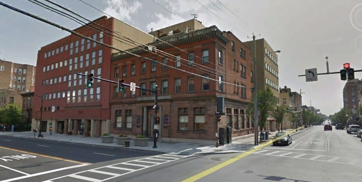 Primary Photo - 192 Lark St