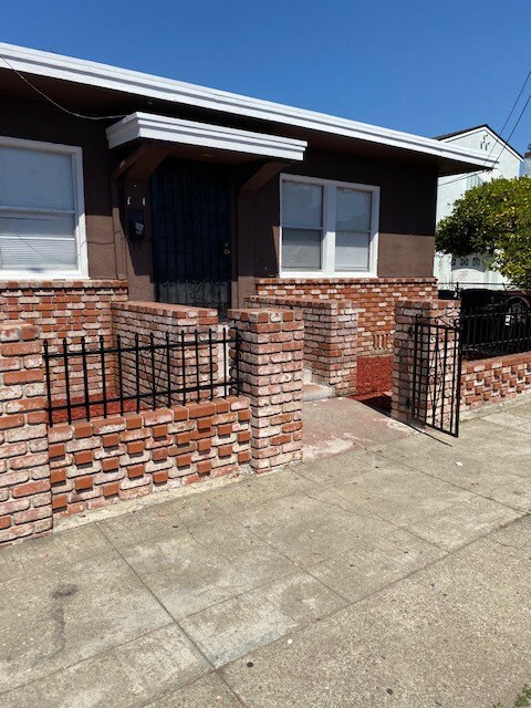 Building Photo - 1601 Auseon Ave