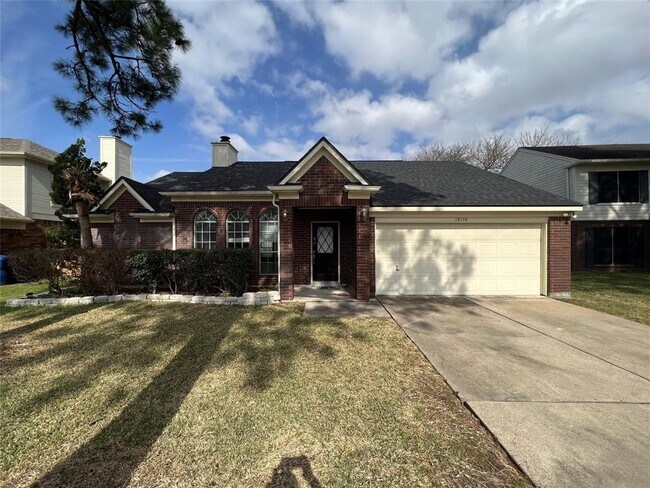 Building Photo - 18158 Holly Green Dr