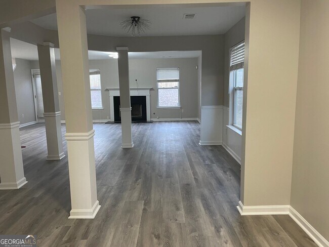 Building Photo - 7237 Mountain Laurel Way