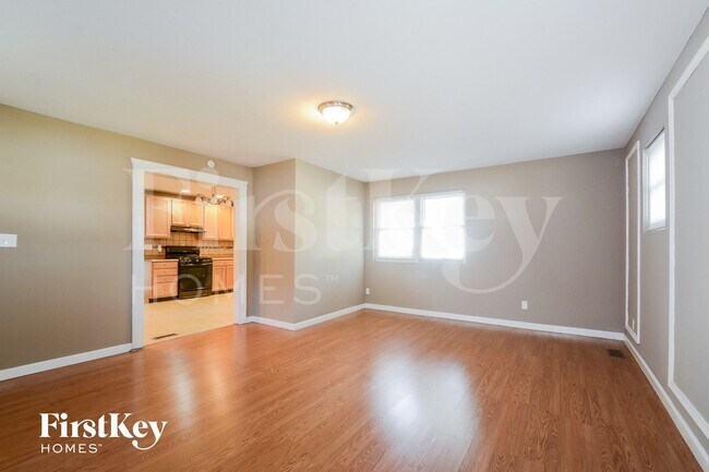 Building Photo - 385 Humes Ln