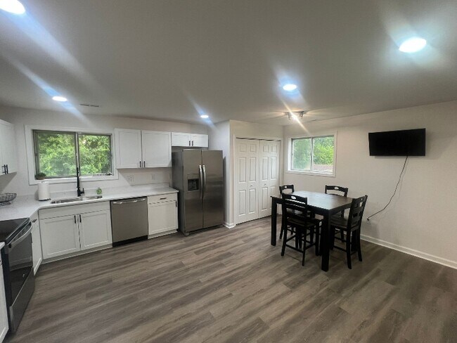 Foto del edificio - 1416 Weaver Ave