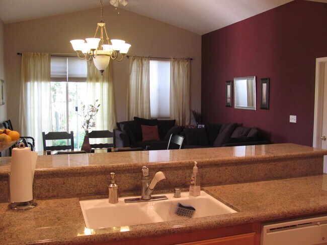 Foto del edificio - Spacious Home in Gated Community