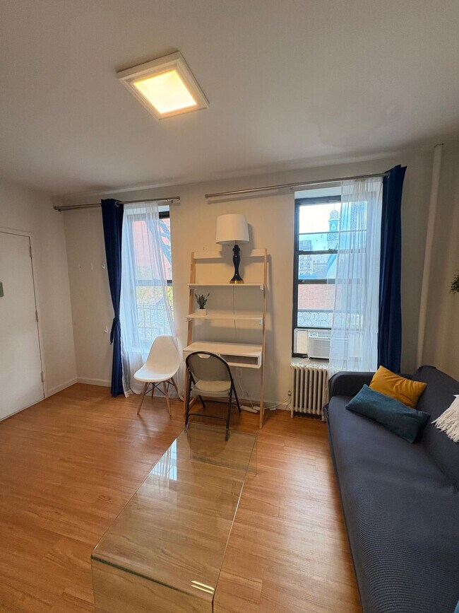 Foto del edificio - 402 E 11th St