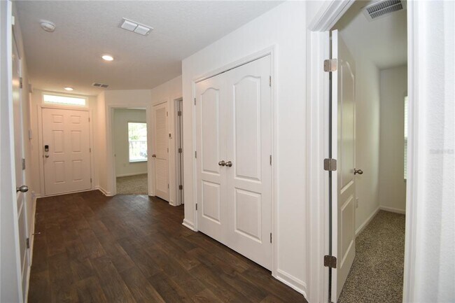 Foto del edificio - 6 Prosperity Ln