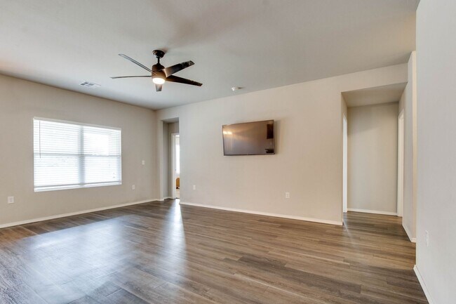 Building Photo - Newer four bed home in Edmond schools