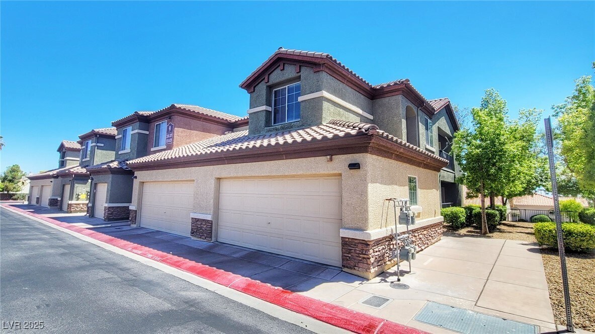 Foto principal - 8324 W Charleston Blvd