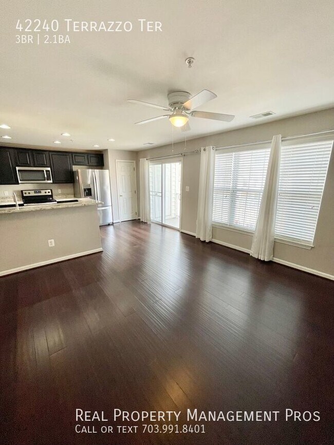 Building Photo - Coming soon-Townhome style condo, with gar...