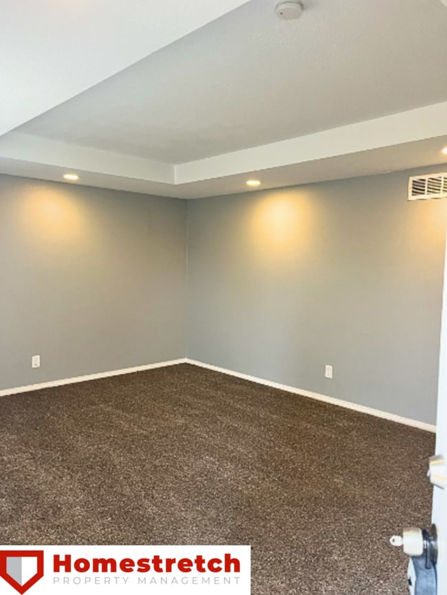 Building Photo - 2515 Valley Brook Dr
