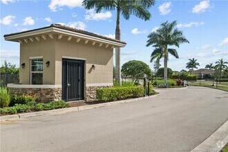 Building Photo - 4491 NW Oakleaf Ct