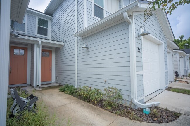 Foto del edificio - 26 Ridge Lake Rd
