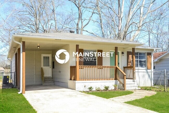 Foto del edificio - 4 Bedroom Pet-Friendly Home in HUEYTOWN, AL with Main Street Renewal