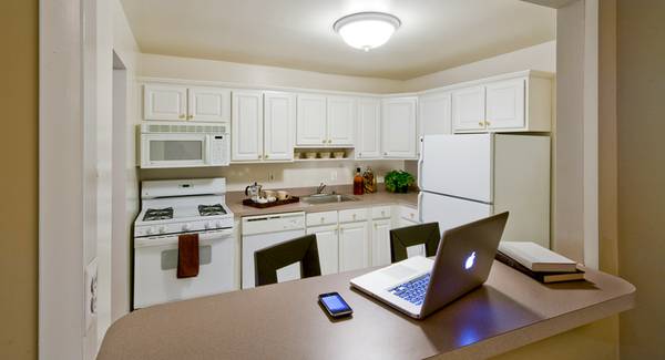 Amplias cocinas de media altura - PeachTree of McLean