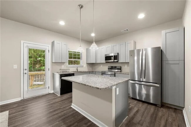 Building Photo - Room in Townhome on Chatham Ridge Dr