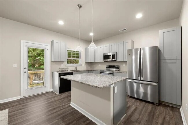 Foto del edificio - Room in Townhome on Chatham Ridge Dr