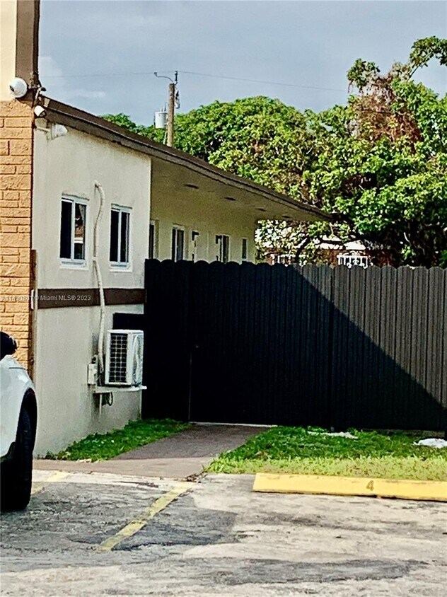 609 NW 2nd Ave Unit 4, Hallandale Beach, FL 33009 Apartment for Rent