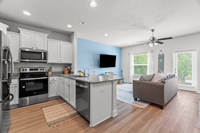 Foto del edificio - 7678 Shadow Lake Dr