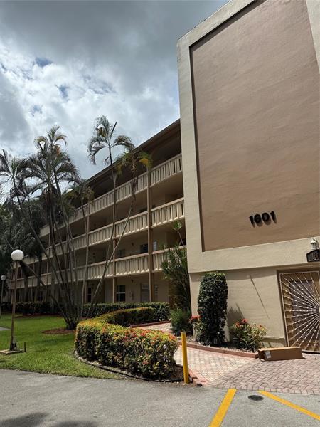 Building Photo - 1601 Abaco Dr